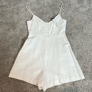 NWT $98 BCBG white romper size 0 XS Sexy Lined‎ Plunge Summer Beach Cruise party
